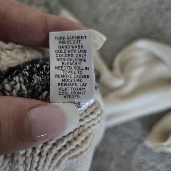 Rubbish brand sweater - Picture 2 of 6